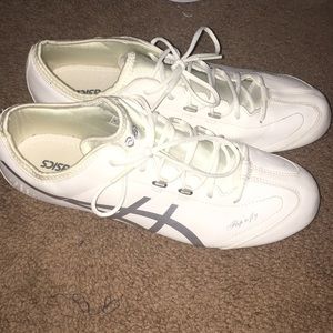 Cheerleading shoes